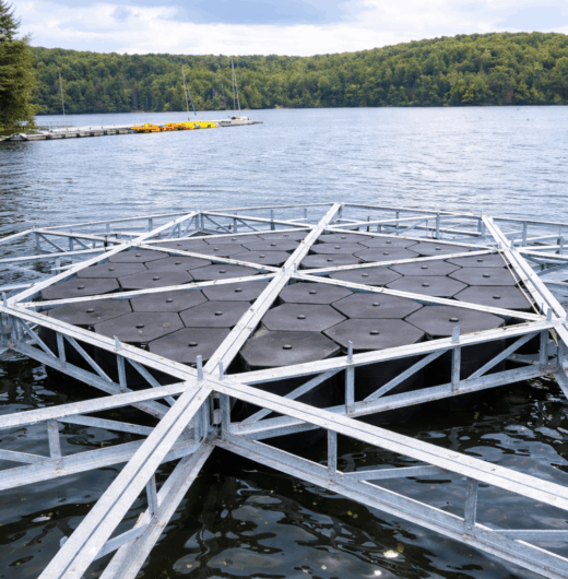 SUPPORTS METALLIQUES POUR PANNEAUX PHOTOVOLTAIQUES FLOTTANTS